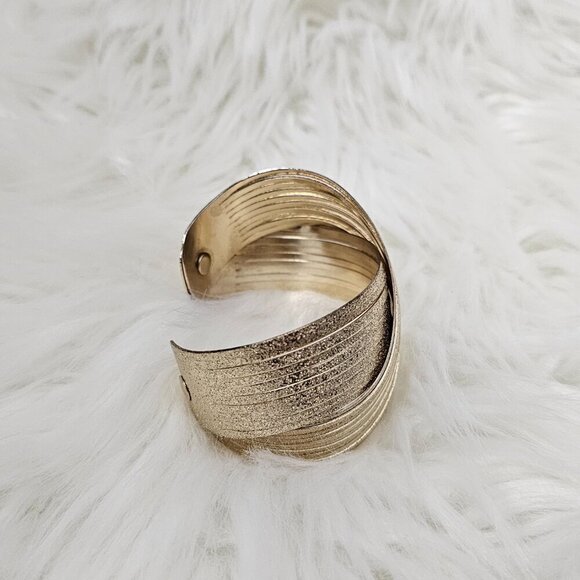 Vintage Crisscross Shimmer Gold Tone Wide Chunky Statement Cuff Bracelet - Picture 5 of 6